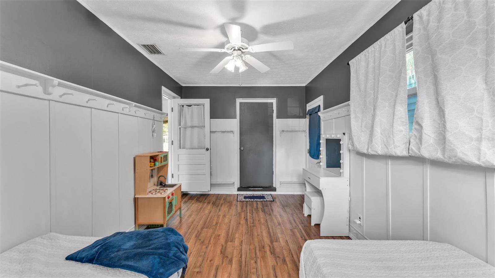 Image 17 of 45 For 6327 Sebring Street