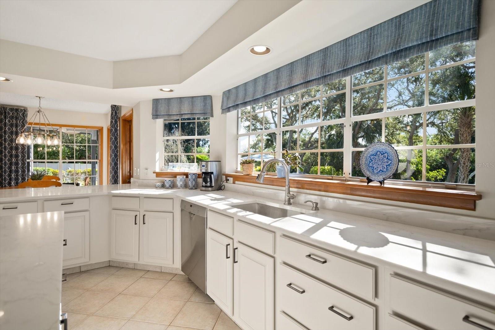 Image 18 of 76 For 14940 Cathy Lane