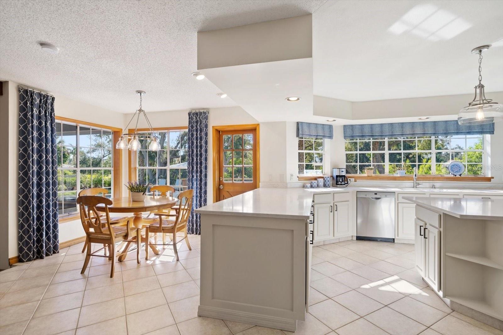 Image 20 of 76 For 14940 Cathy Lane