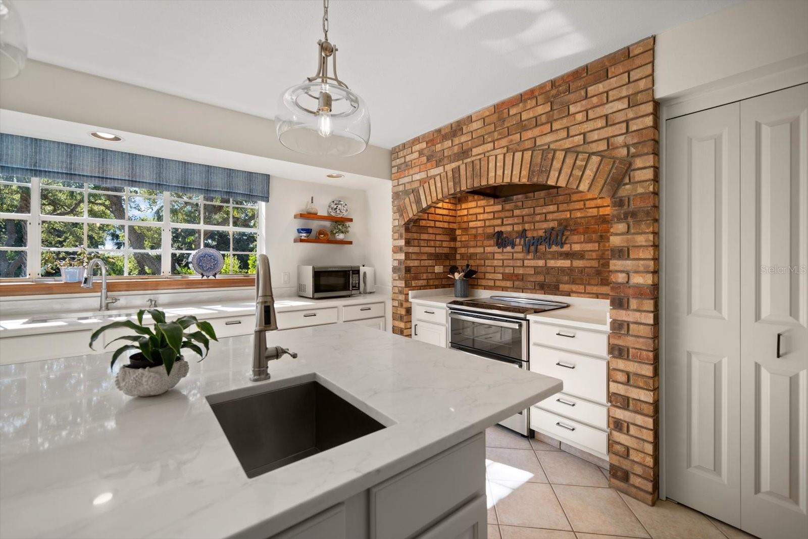 Image 22 of 76 For 14940 Cathy Lane