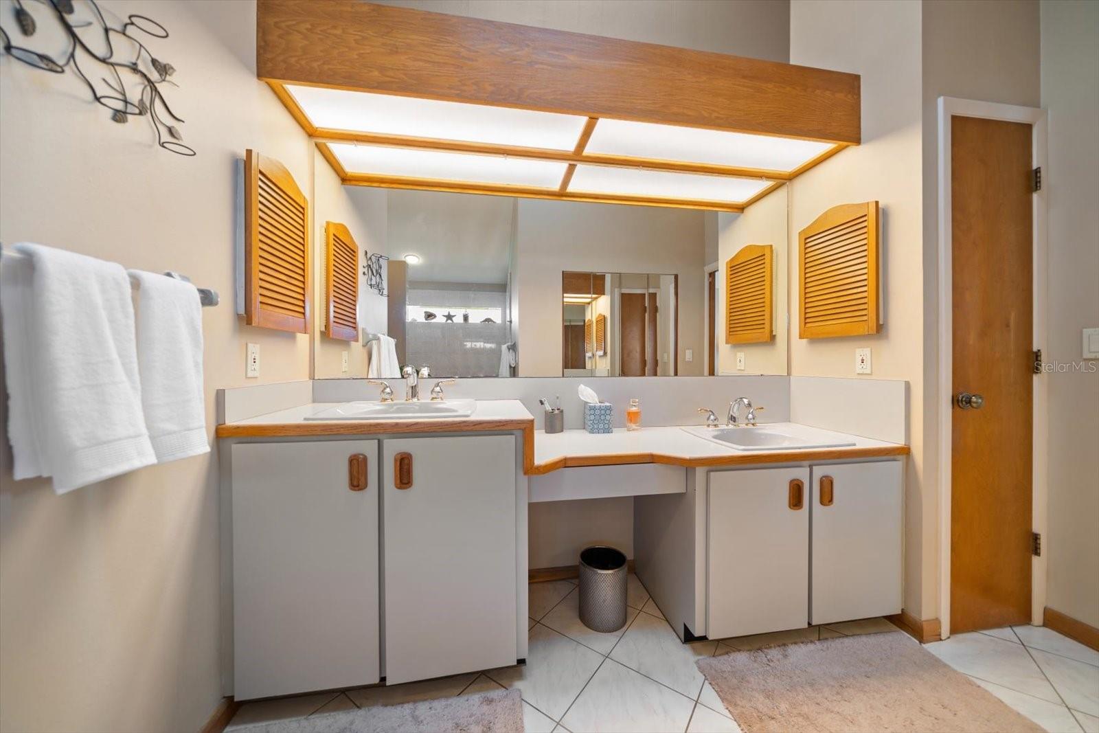 Image 37 of 76 For 14940 Cathy Lane