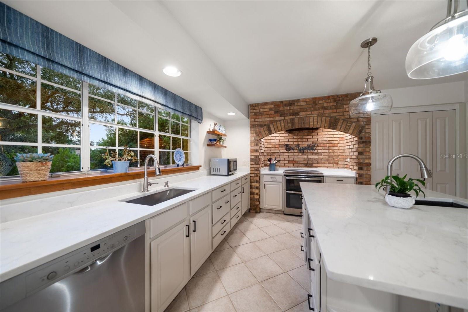 Image 6 of 76 For 14940 Cathy Lane