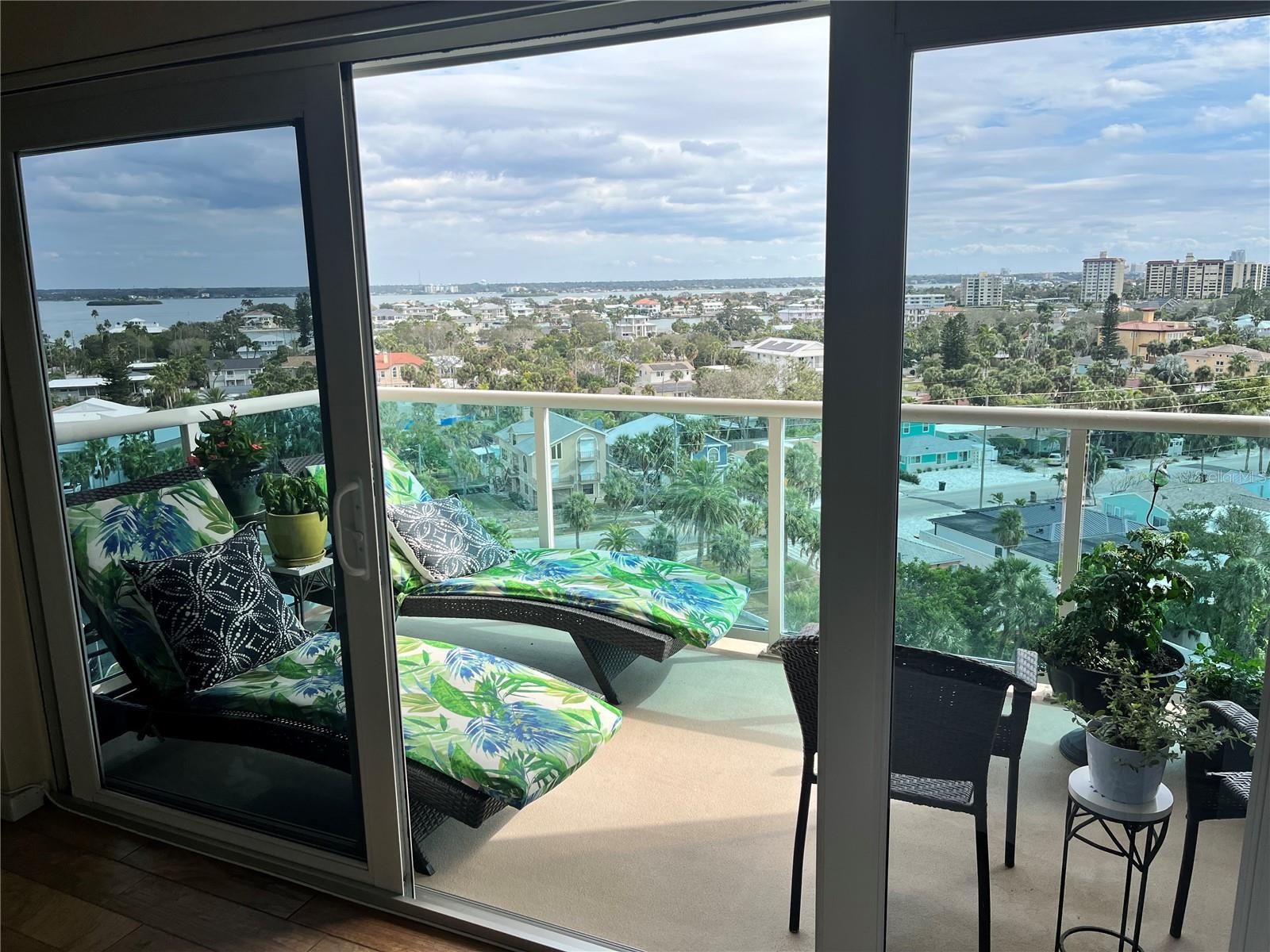 Image 11 of 61 For 880 Mandalay Avenue S806