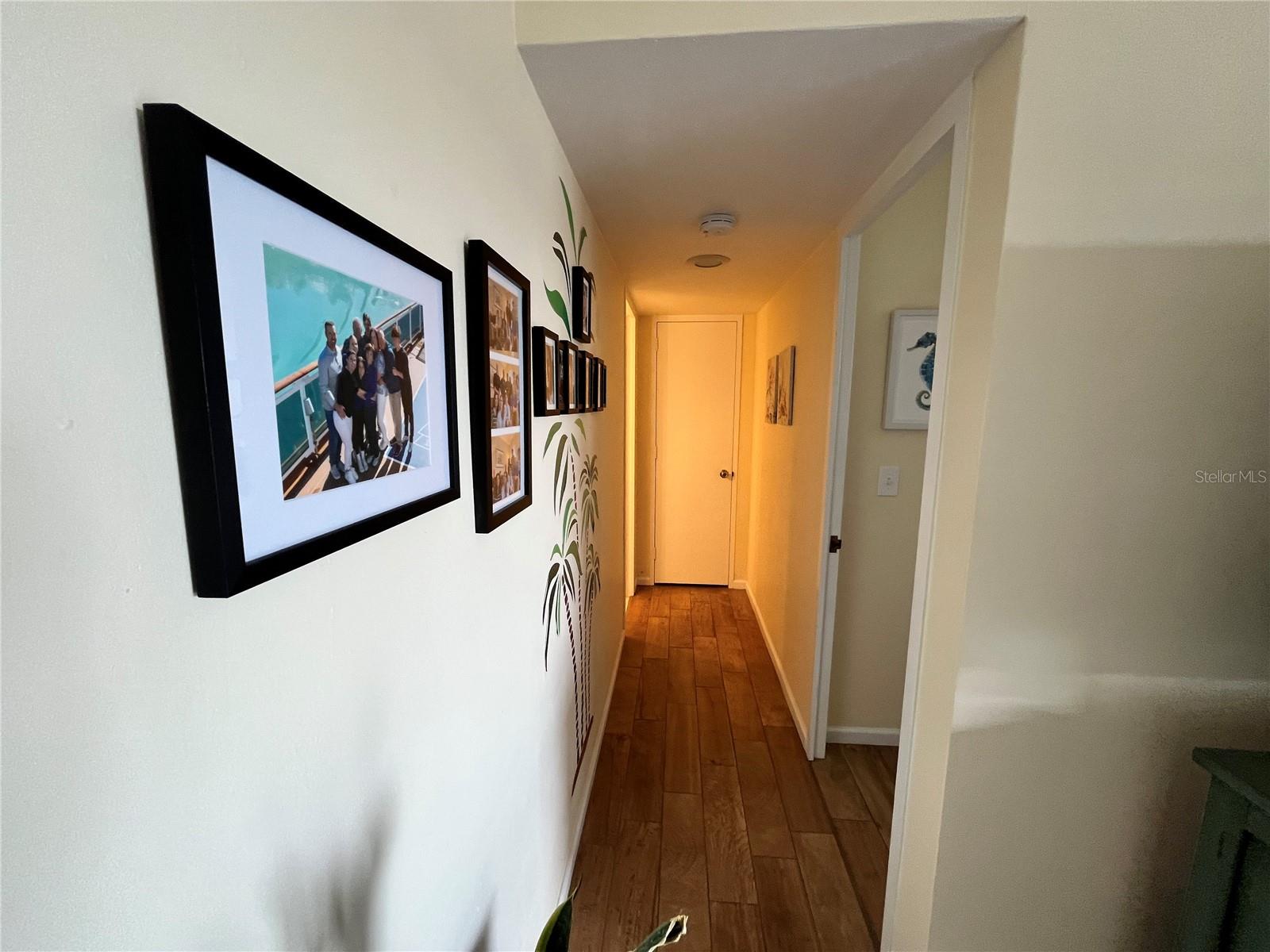 Image 16 of 61 For 880 Mandalay Avenue S806