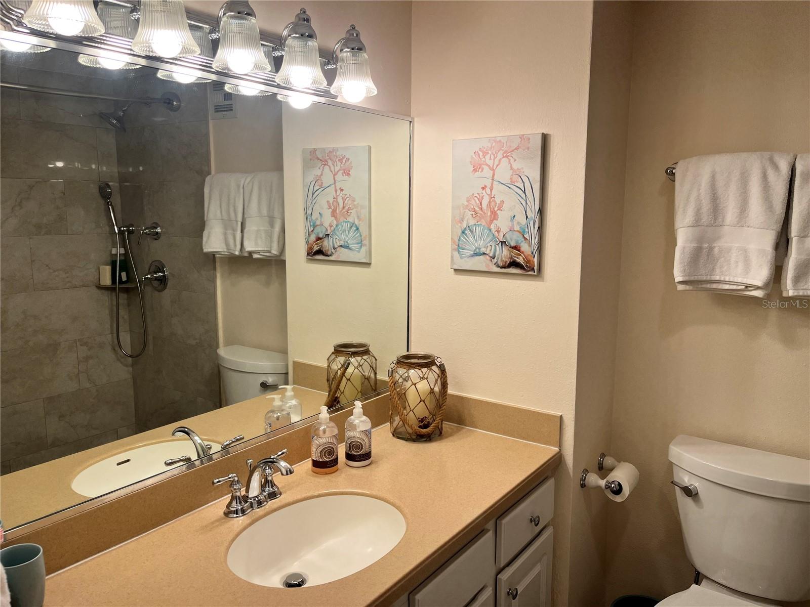 Image 22 of 61 For 880 Mandalay Avenue S806