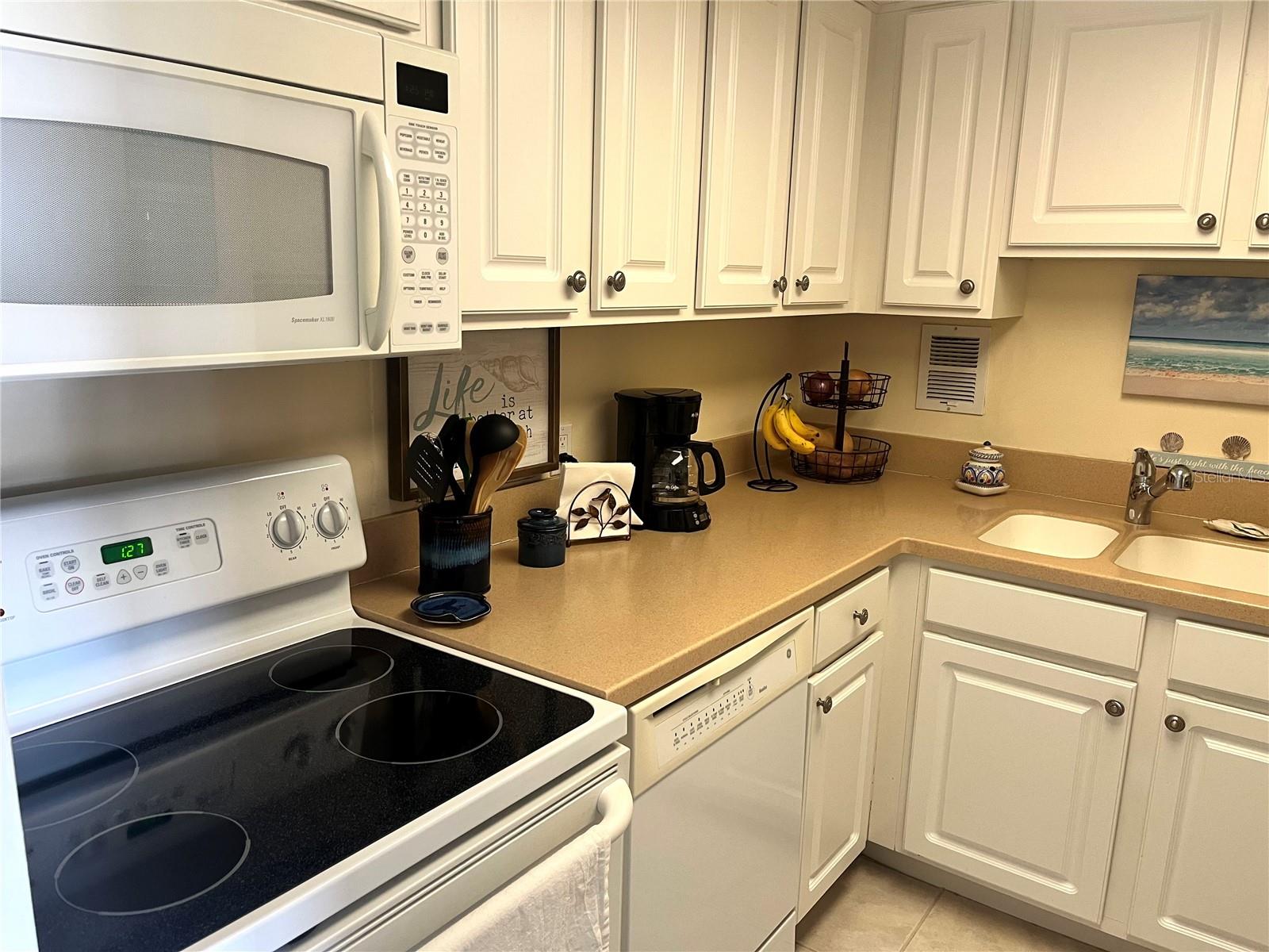 Image 25 of 61 For 880 Mandalay Avenue S806