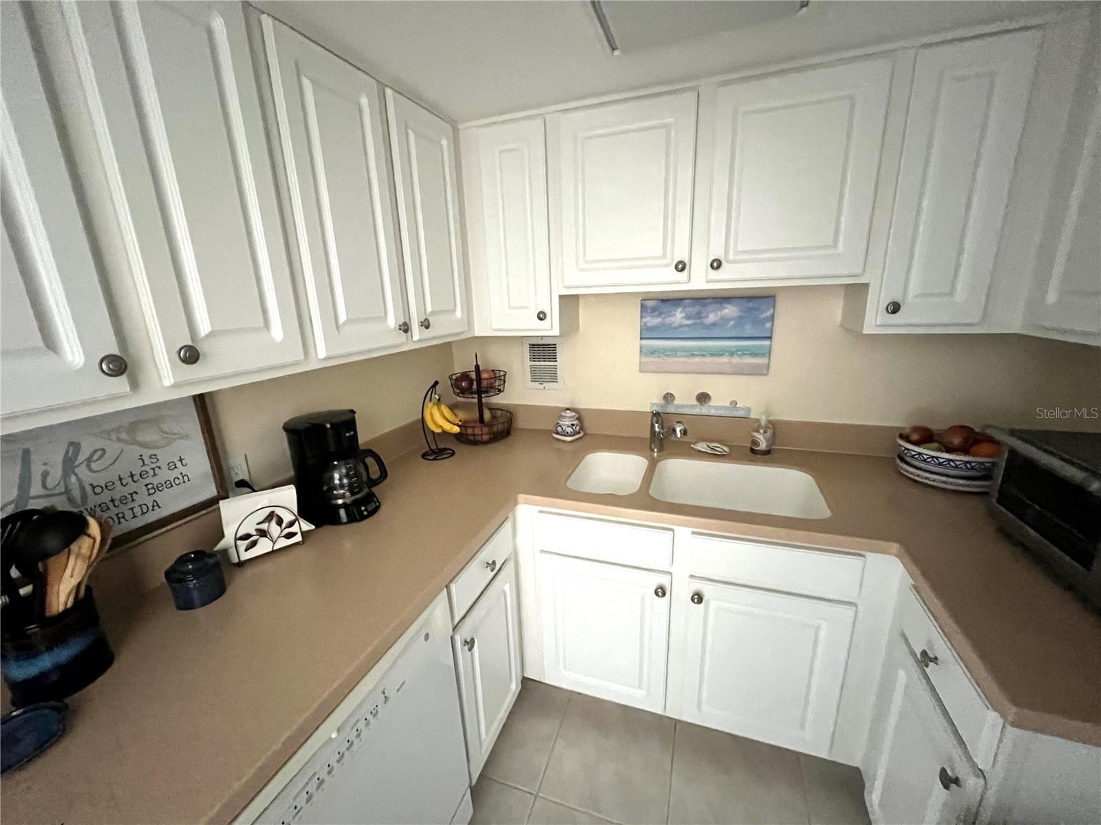 Image 27 of 61 For 880 Mandalay Avenue S806