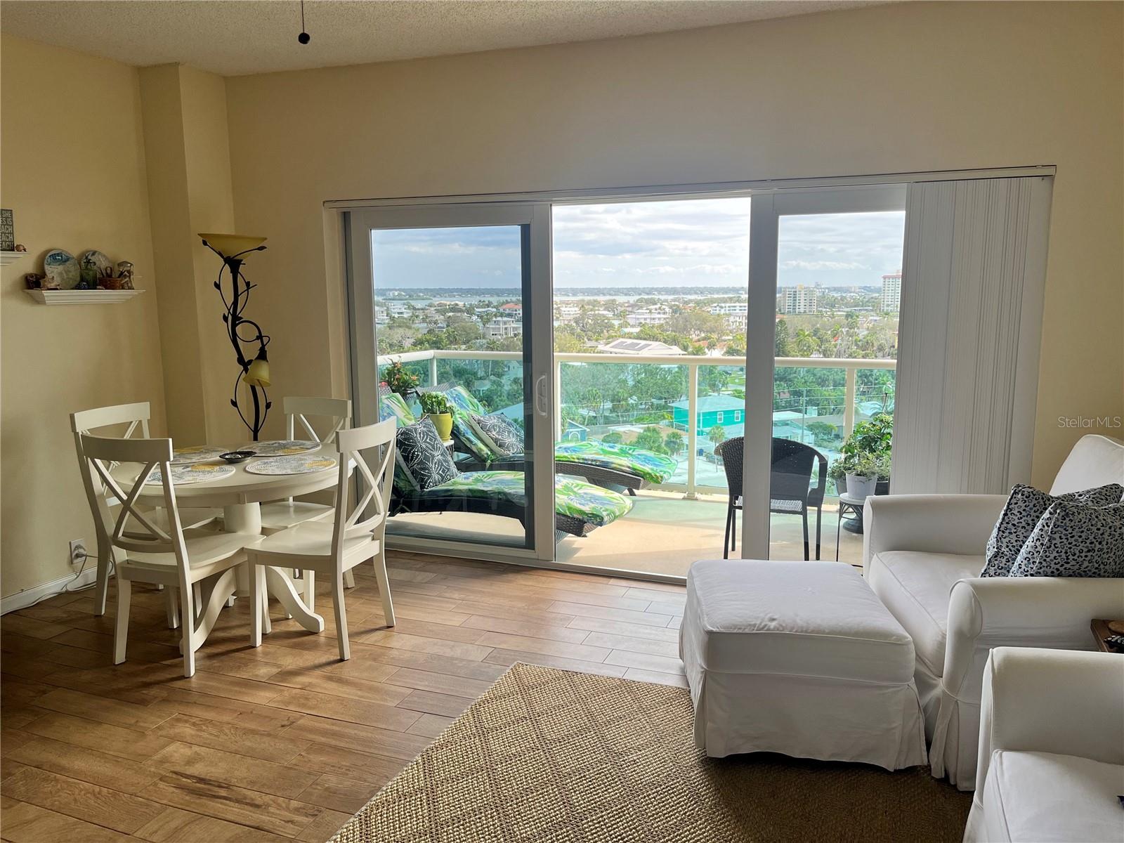 Image 6 of 61 For 880 Mandalay Avenue S806