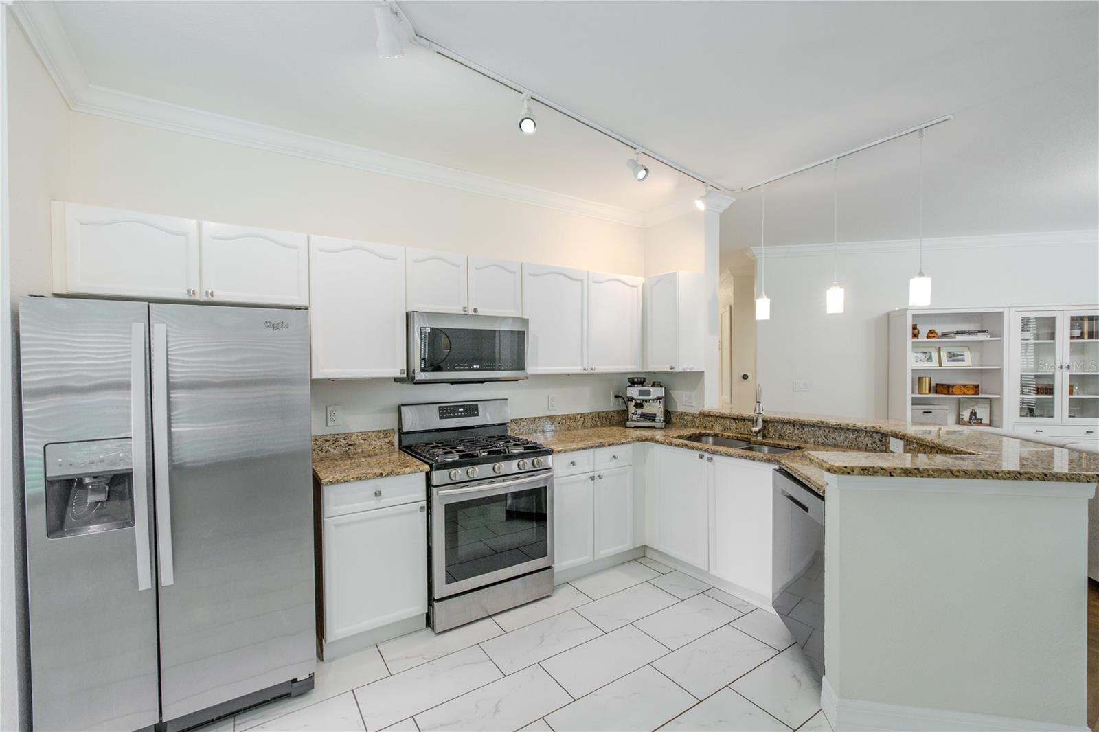 Image 11 of 65 For 2722 Via Tivoli  410a