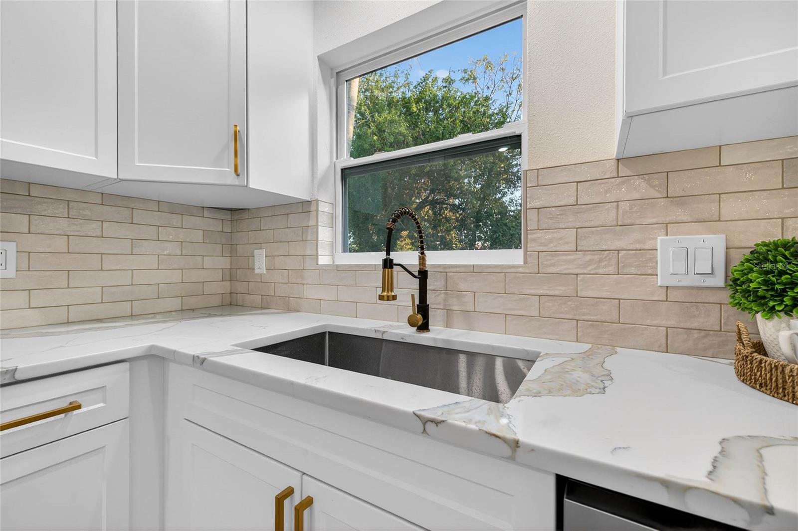 Image 16 of 37 For 3724 28th Avenue N