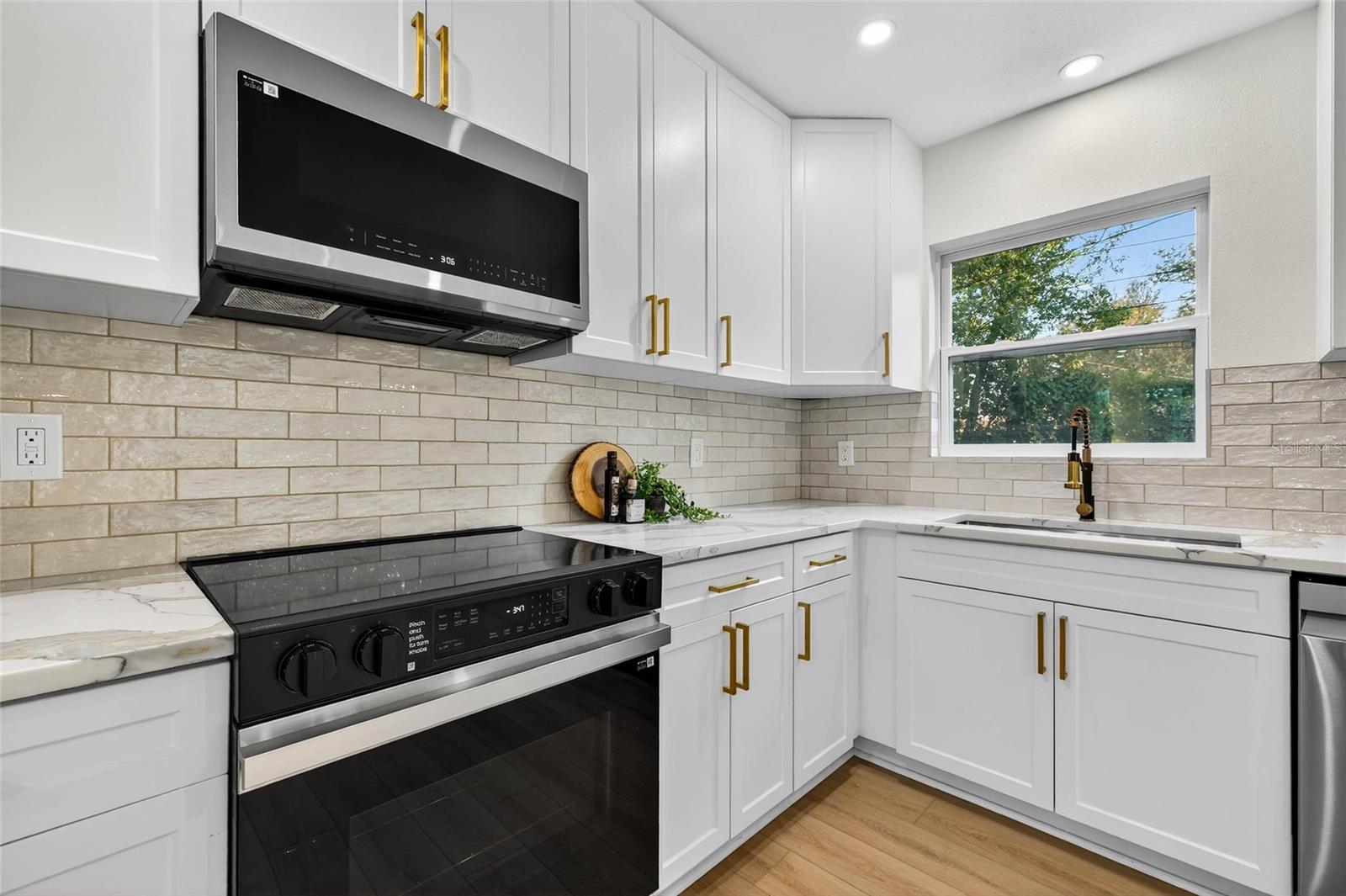 Image 21 of 37 For 3724 28th Avenue N