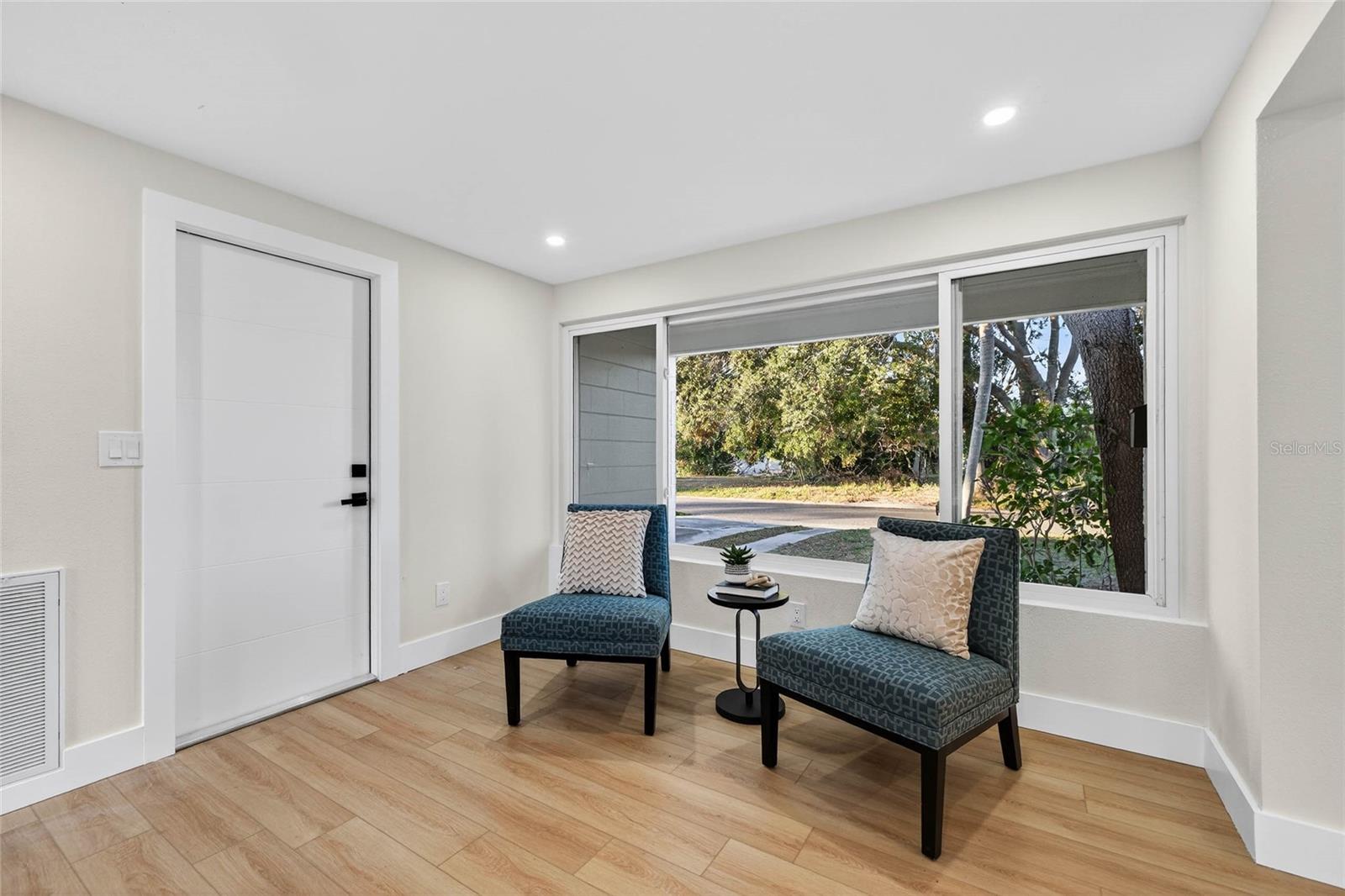 Image 22 of 37 For 3724 28th Avenue N