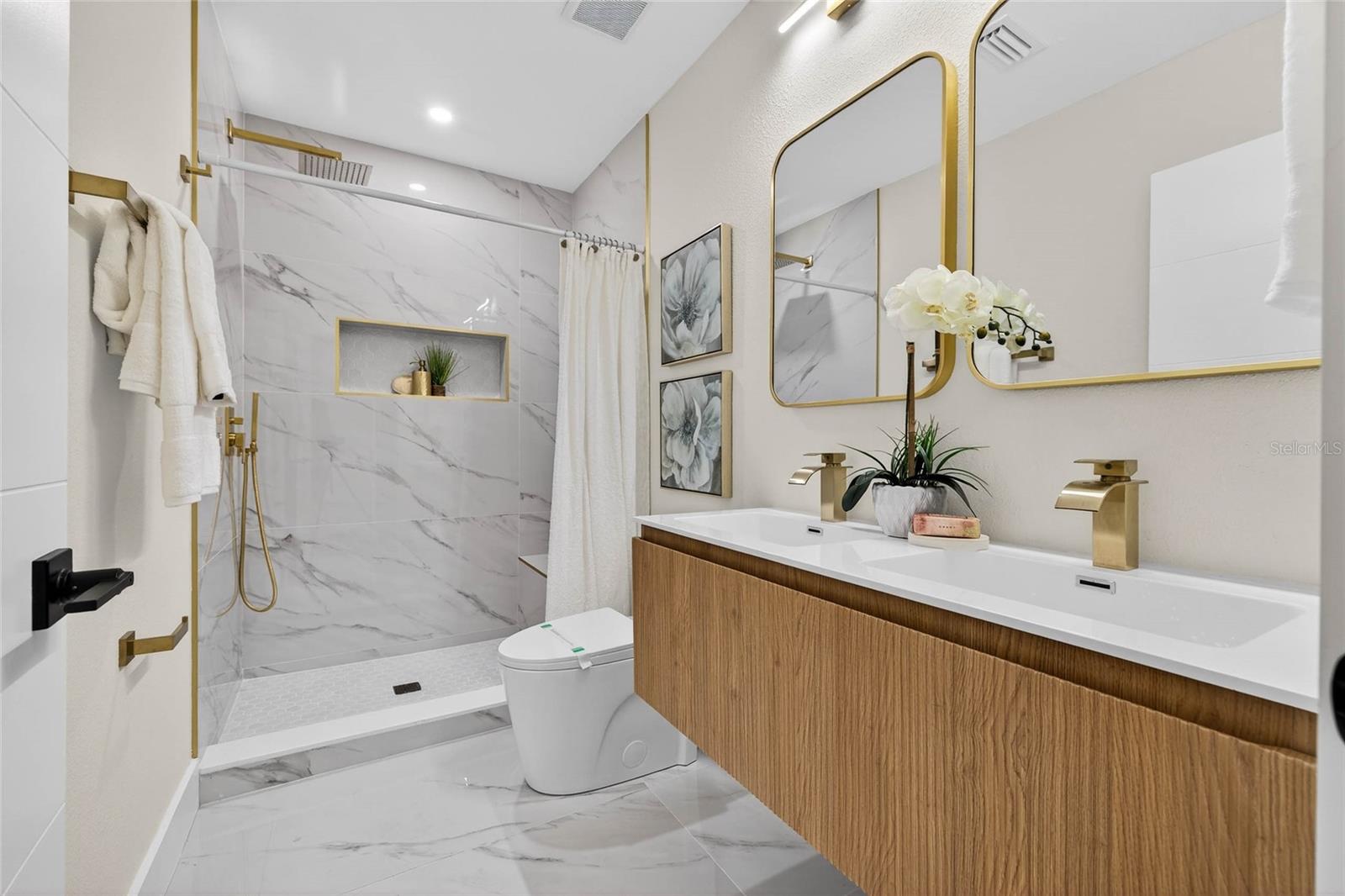 Image 27 of 37 For 3724 28th Avenue N