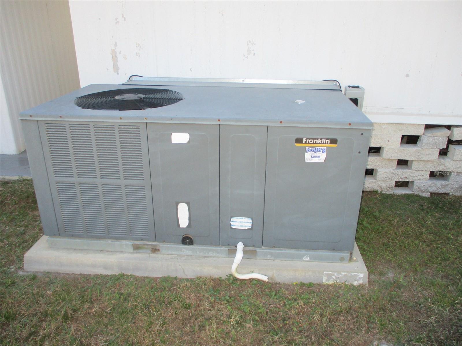 Image 6 of 21 For 3718 Castle Drive