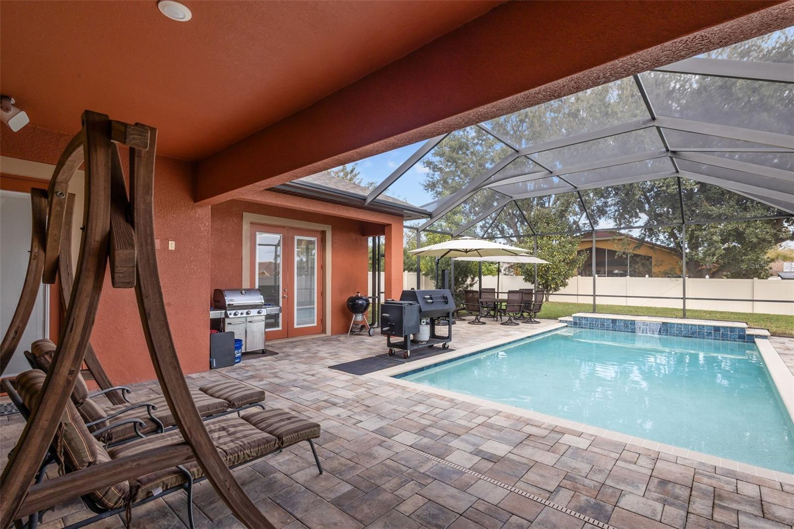 Image 16 of 29 For 823 Floresta Street