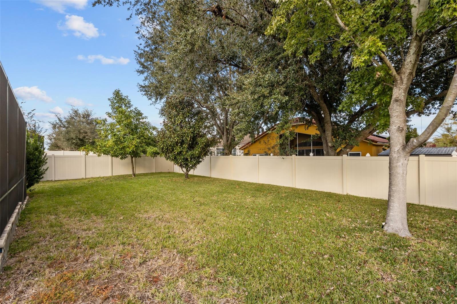 Image 18 of 29 For 823 Floresta Street
