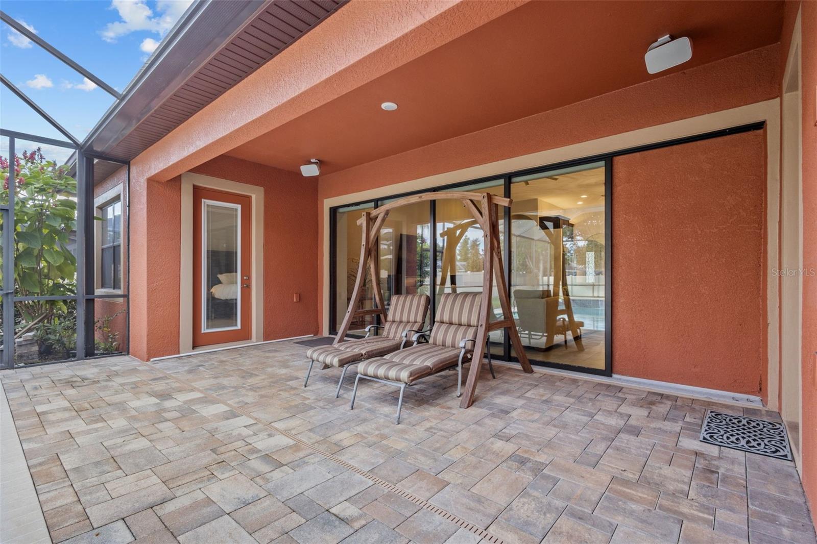 Image 20 of 29 For 823 Floresta Street