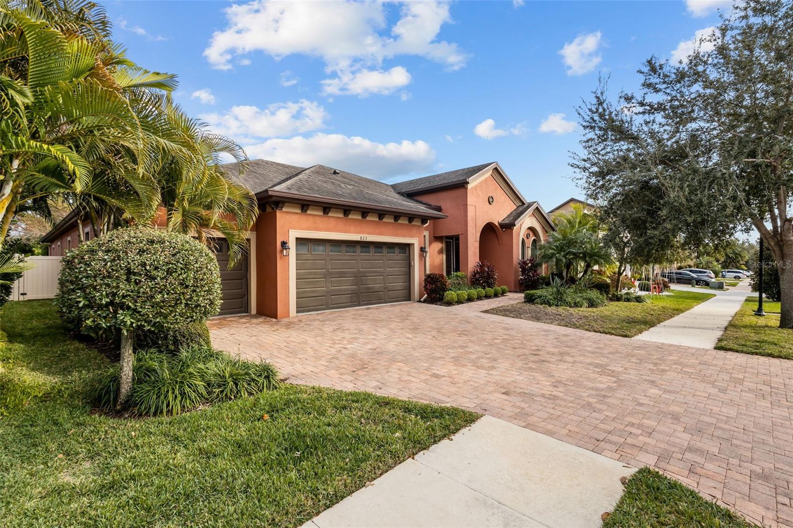 Image 3 of 29 For 823 Floresta Street