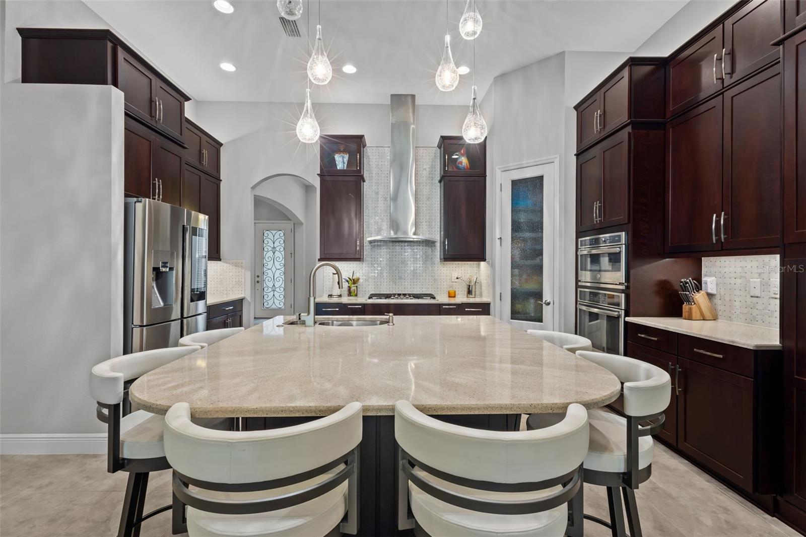 Image 6 of 29 For 823 Floresta Street