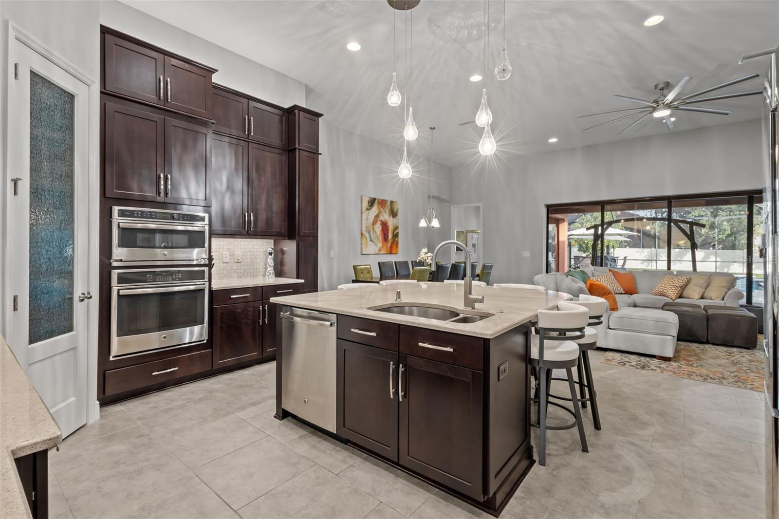 Image 7 of 29 For 823 Floresta Street