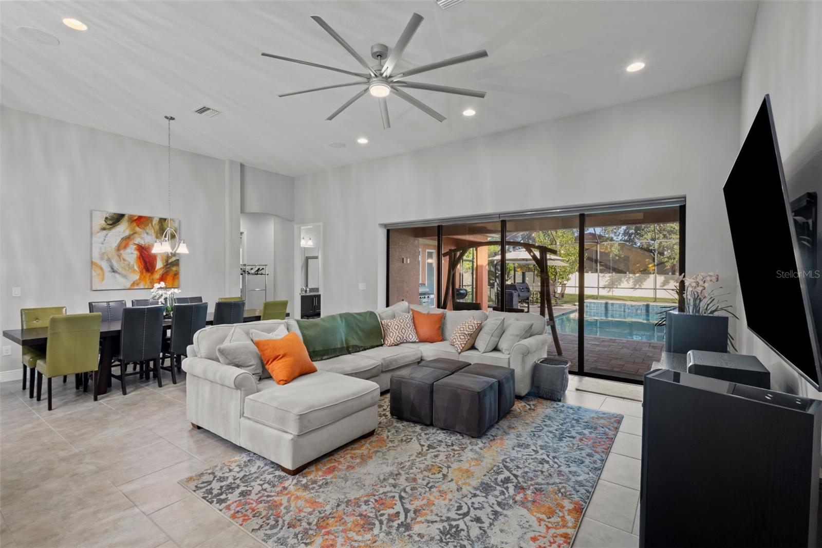 Image 8 of 29 For 823 Floresta Street