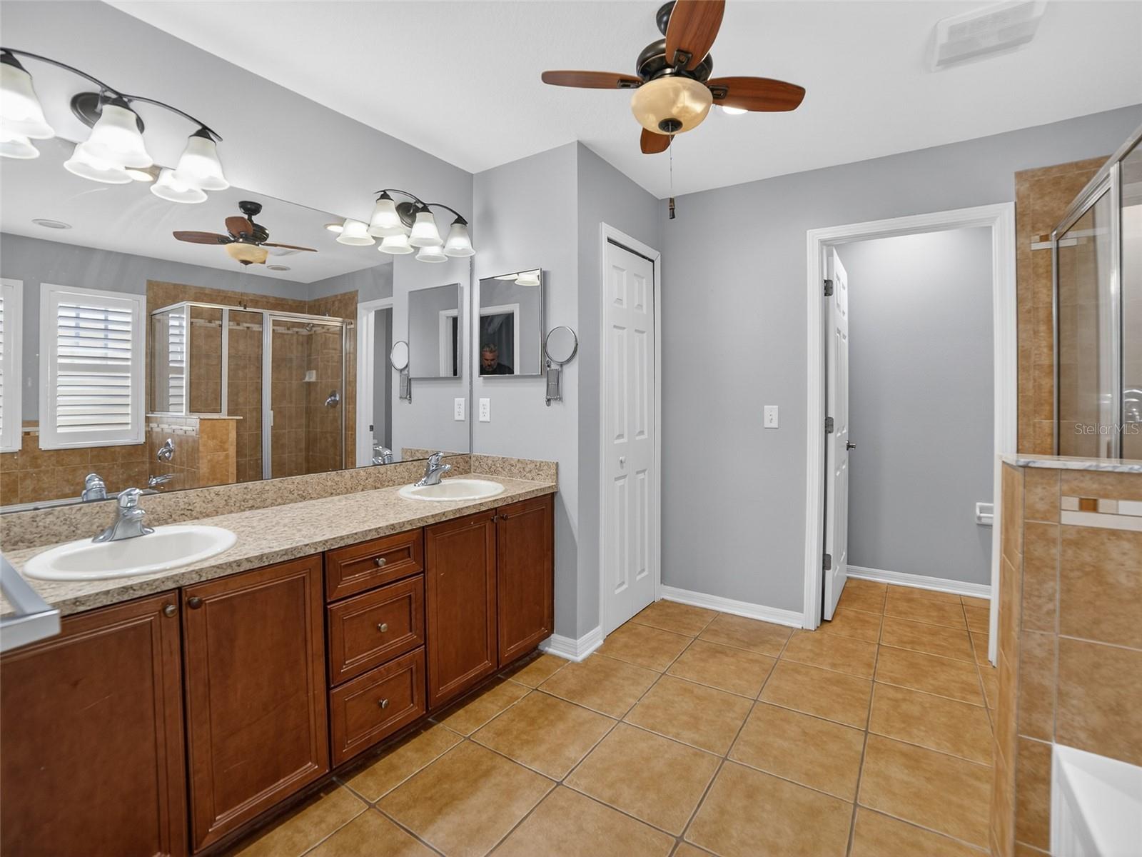 Listing photo id 12 for 16127 Bridgecrossing Drive