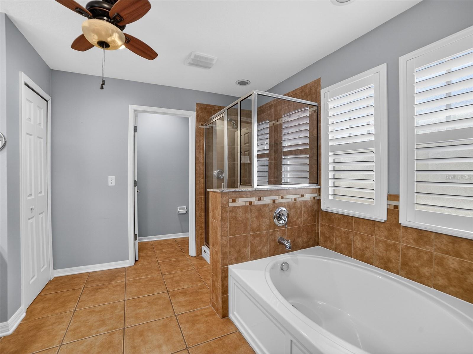 Listing photo id 13 for 16127 Bridgecrossing Drive