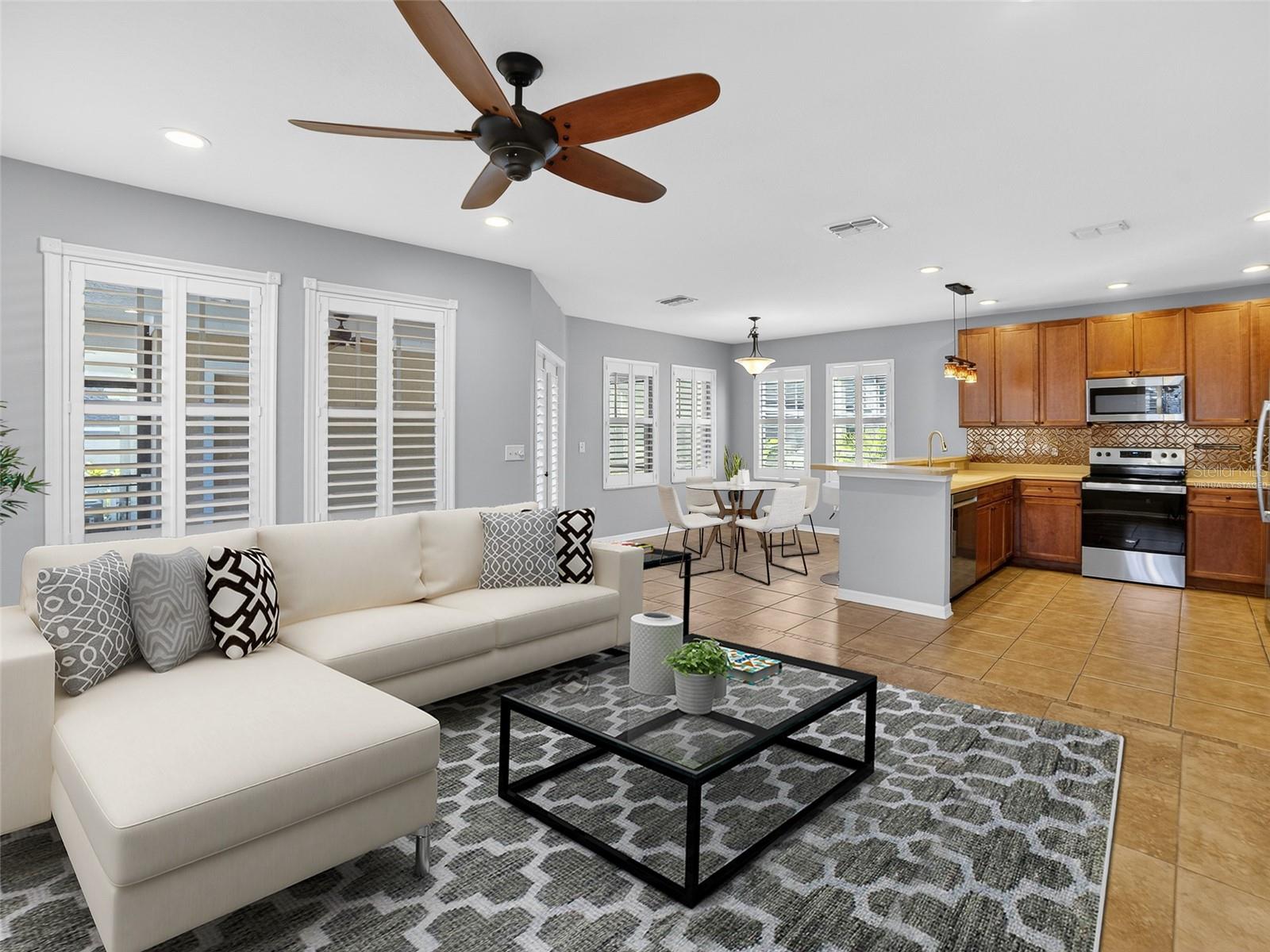 Listing photo id 3 for 16127 Bridgecrossing Drive