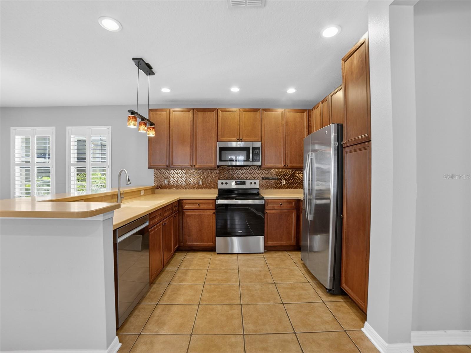 Listing photo id 6 for 16127 Bridgecrossing Drive