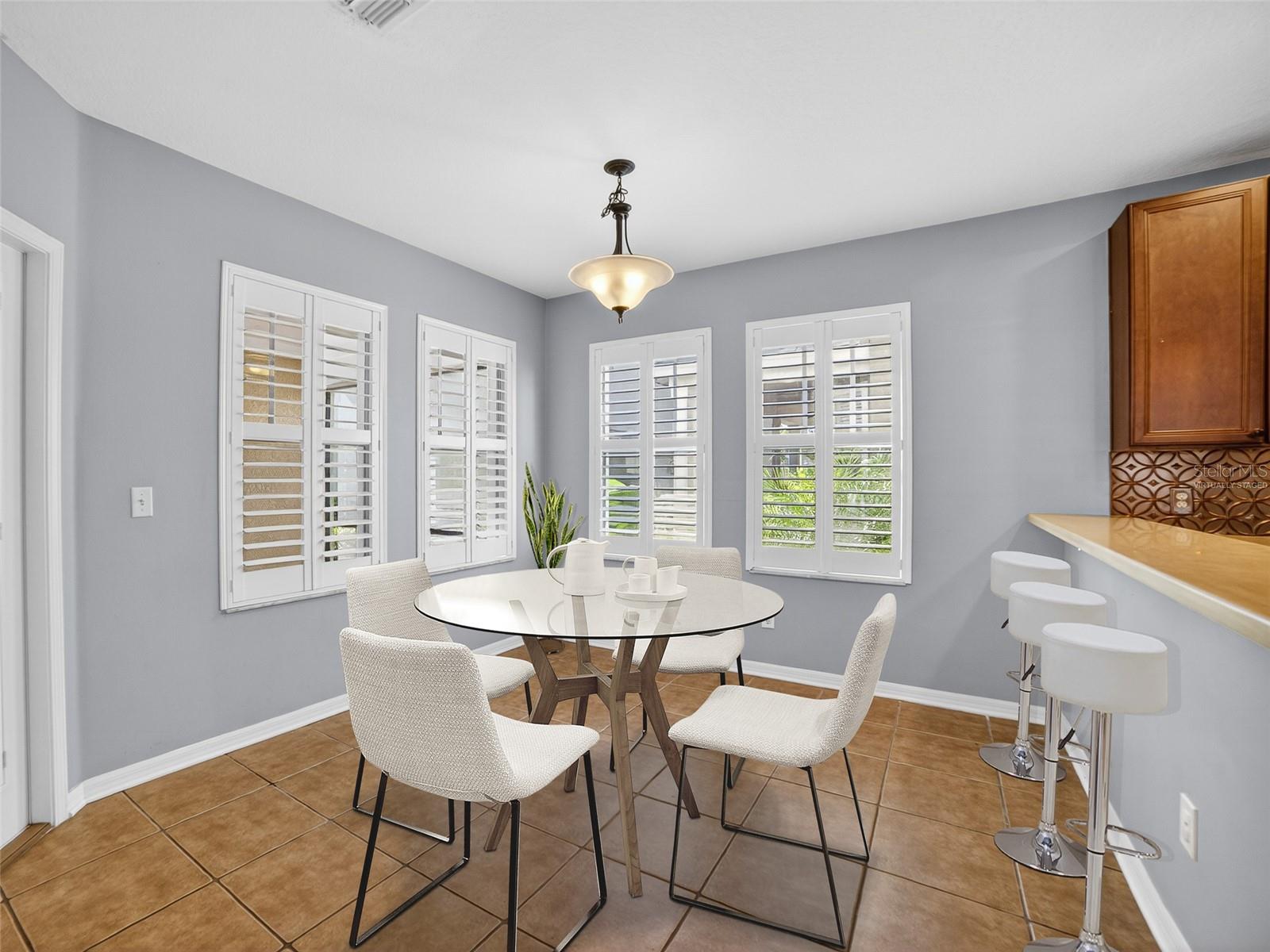 Listing photo id 7 for 16127 Bridgecrossing Drive