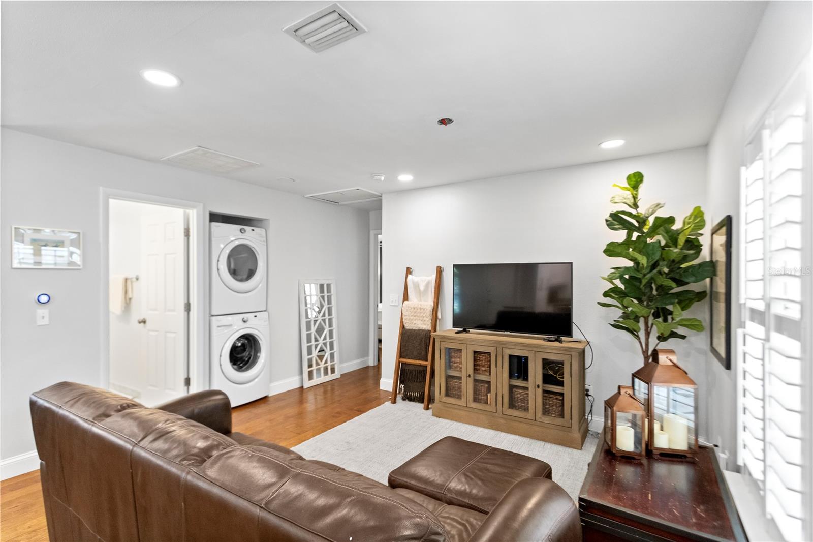 Image 13 of 29 For 5912 Switzer Avenue