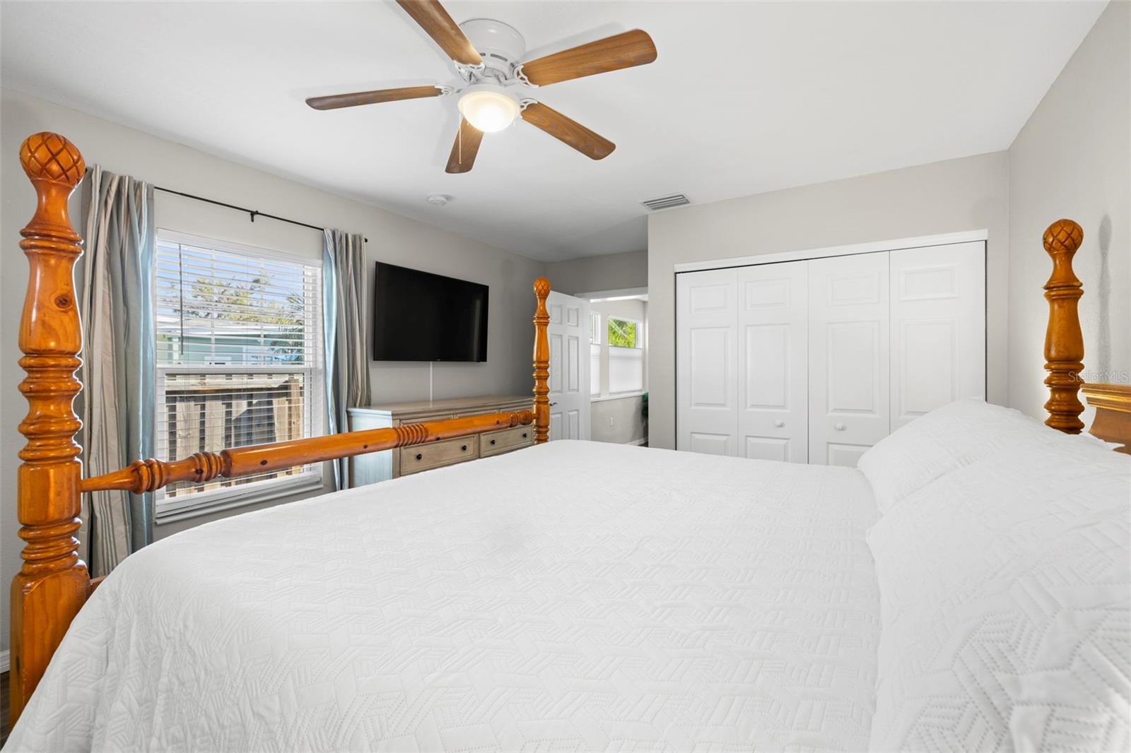 Image 19 of 37 For 5721 18th Avenue S