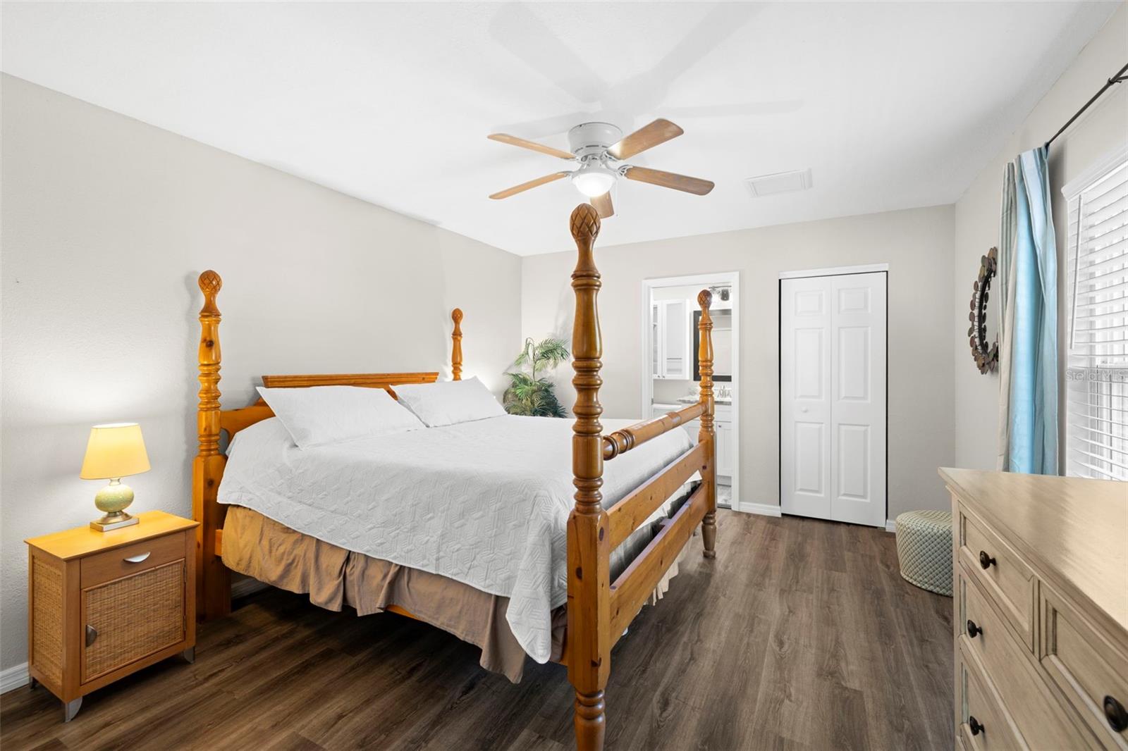 Image 5 of 37 For 5721 18th Avenue S