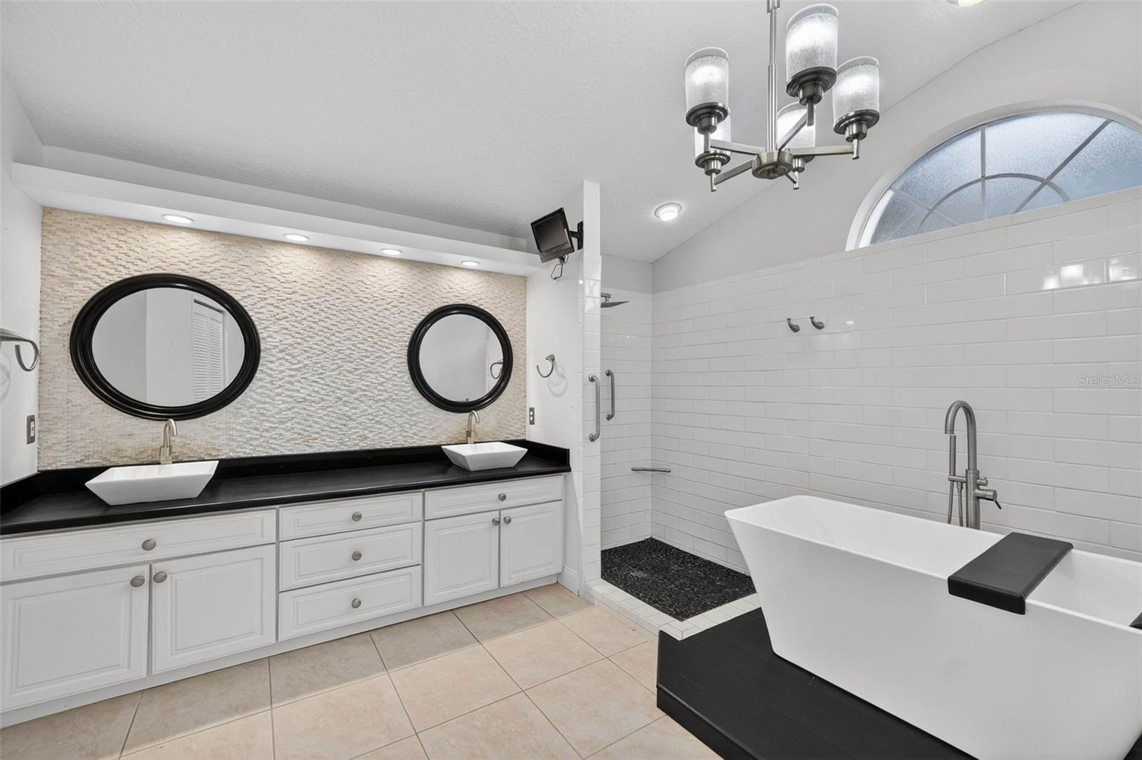 Image 51 of 100 For 1123 Hounds Run