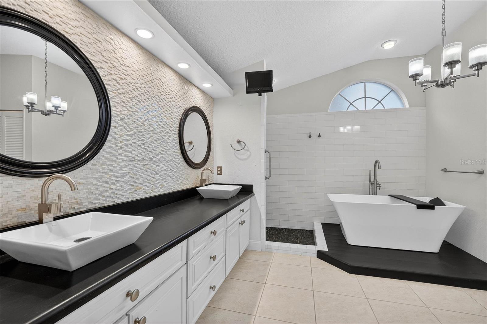 Image 52 of 100 For 1123 Hounds Run