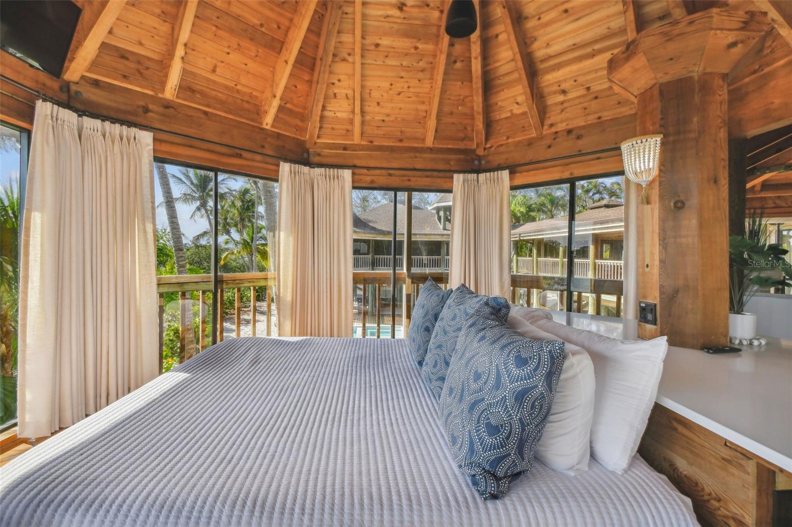 Image 38 of 100 For 7147 La Lenaire Drive