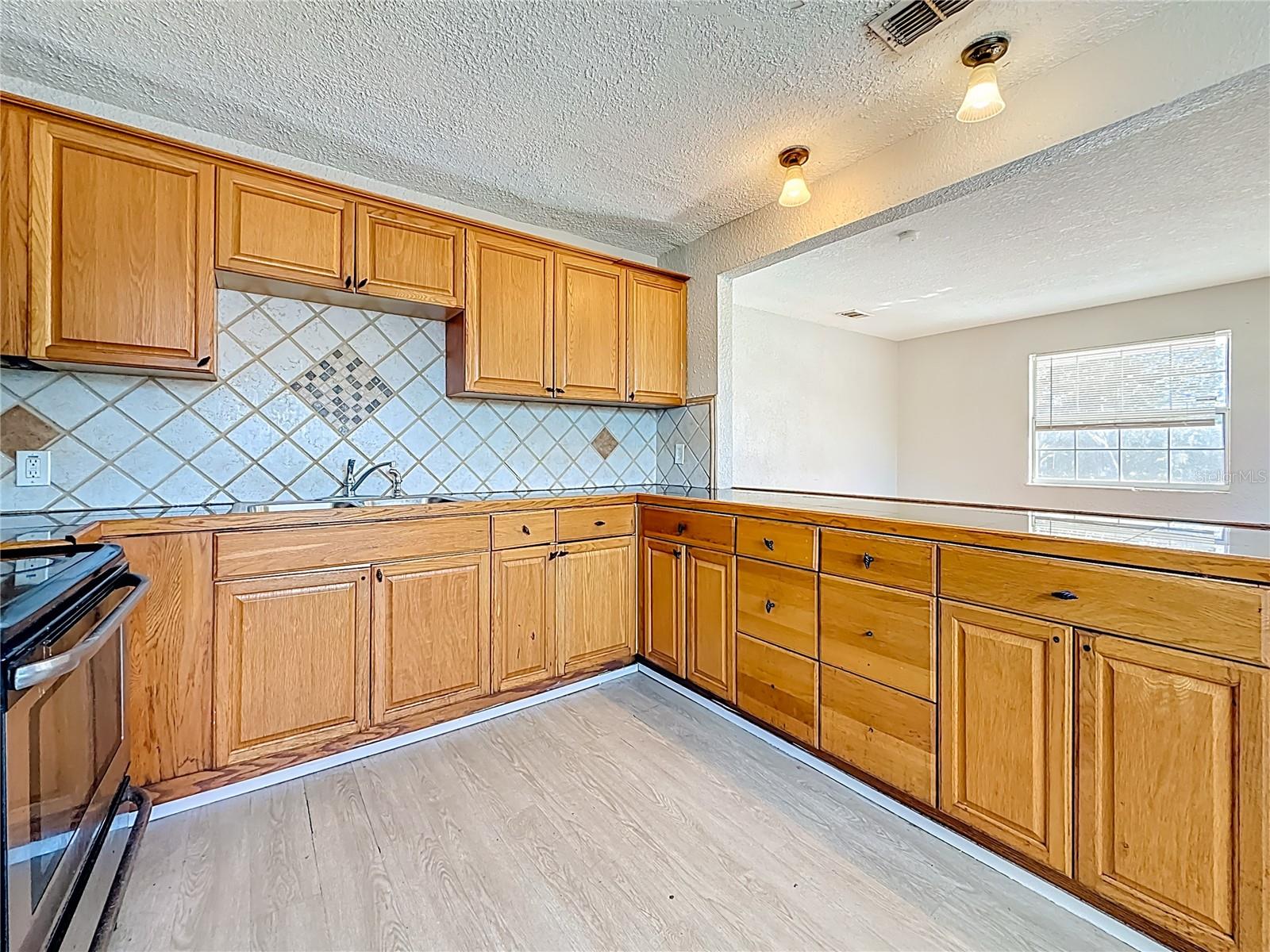 Image 23 of 62 For 6295 3rd Avenue S