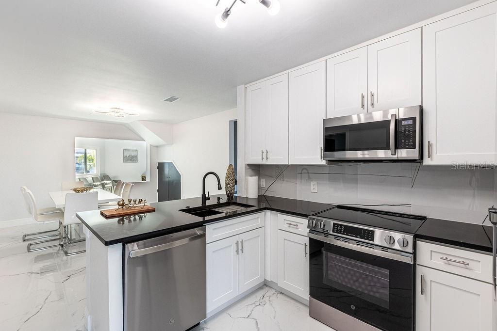 Image 7 of 26 For 14019 Parsley Drive