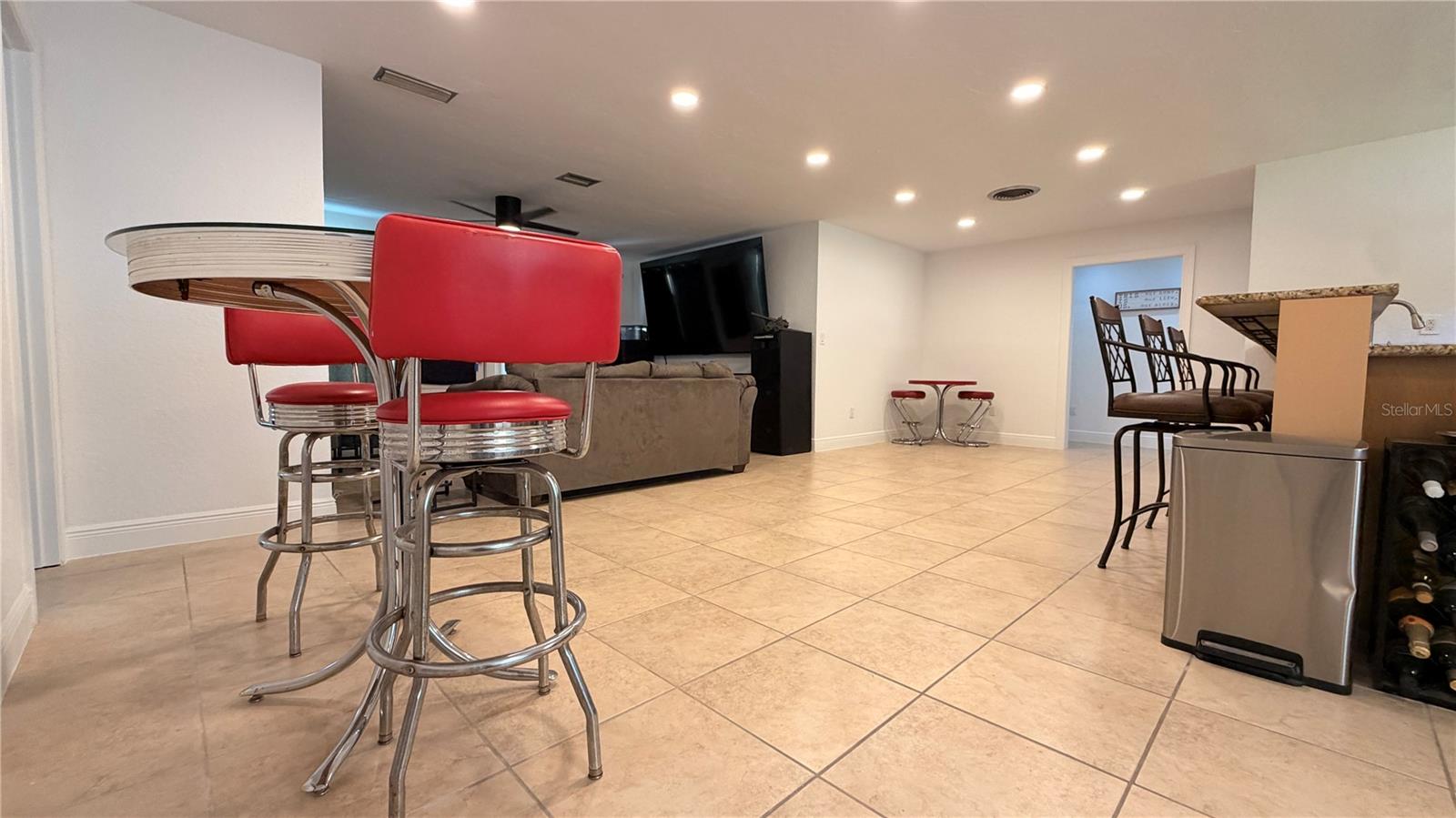 Image 9 of 32 For 1667 Dakota Avenue Ne