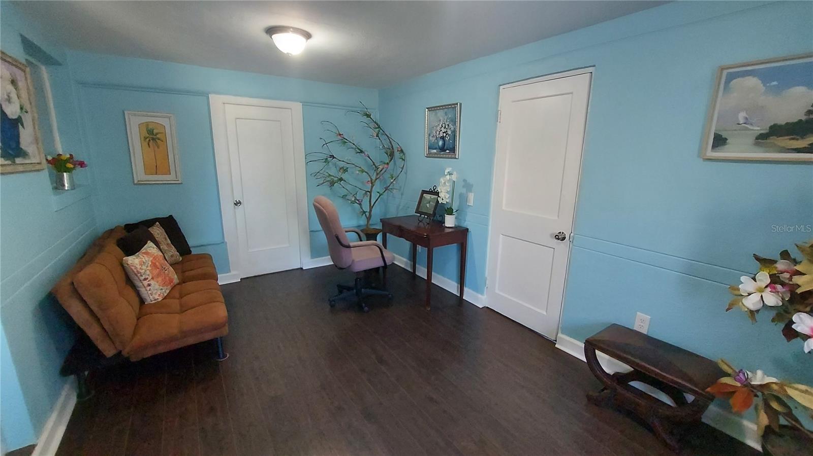 Image 18 of 36 For 110 Crest Avenue