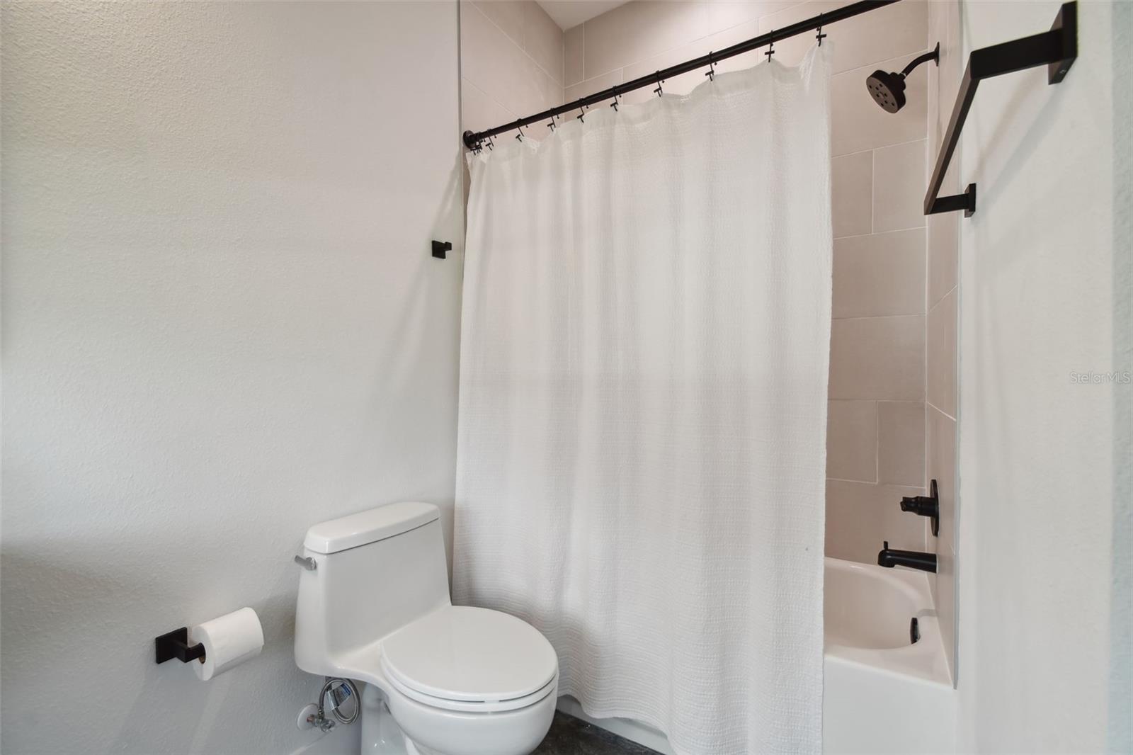 Image 17 of 68 For 2752 5th Avenue S