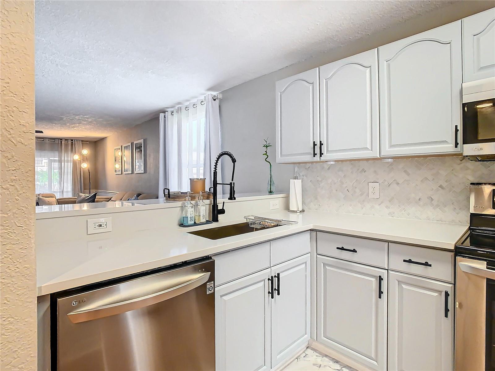 Listing photo id 2 for 14623 Par Club Circle 14623