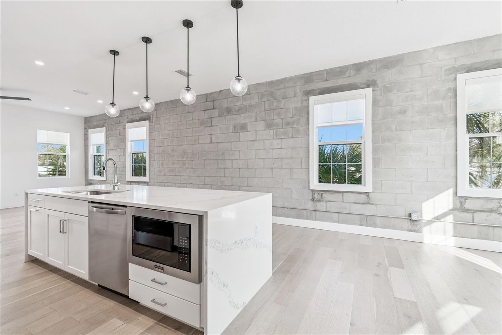 Image 19 of 60 For 2724 5th Avenue S