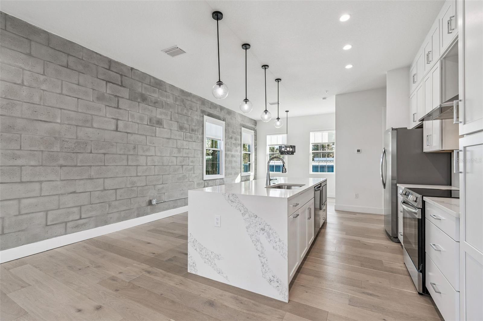 Image 22 of 60 For 2724 5th Avenue S