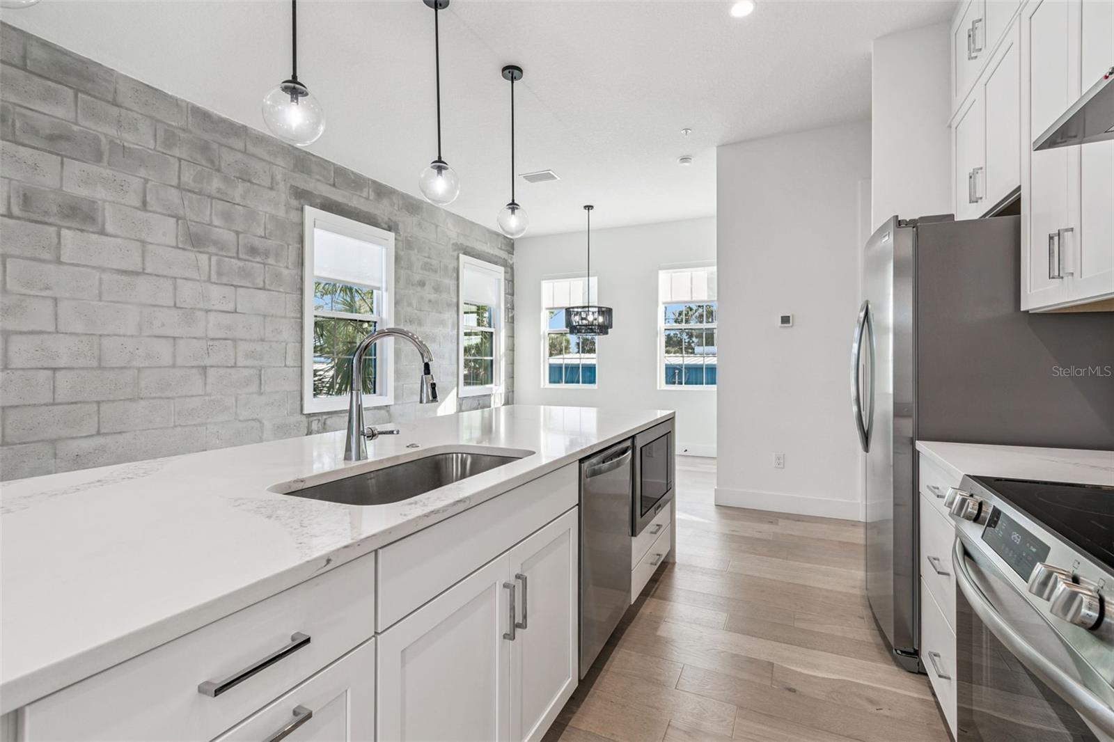 Image 25 of 60 For 2724 5th Avenue S