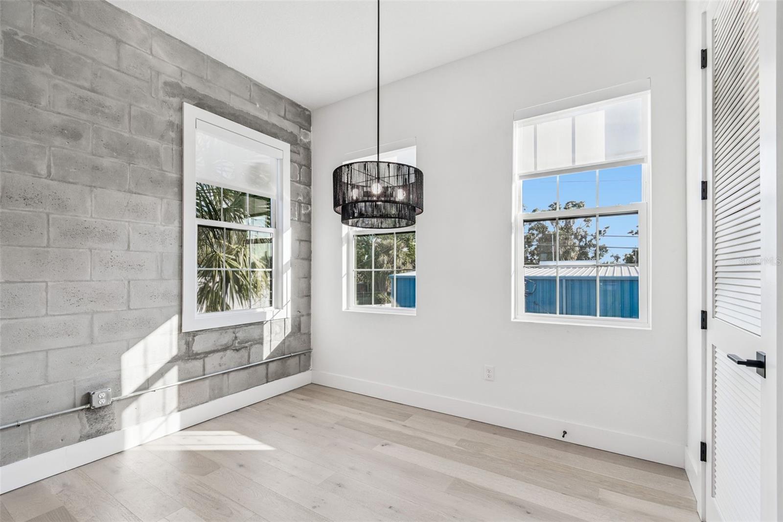 Image 27 of 60 For 2724 5th Avenue S