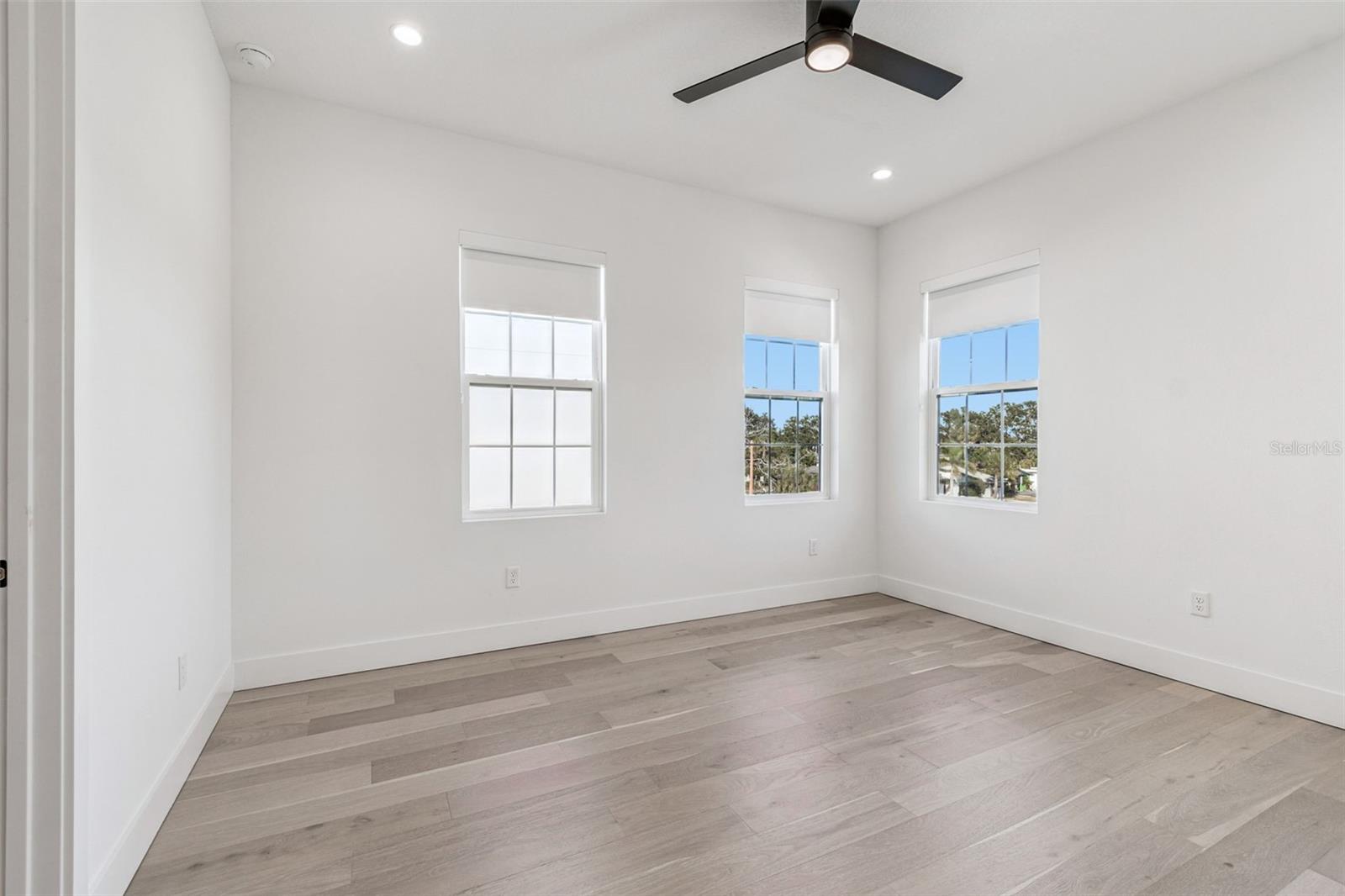 Image 52 of 60 For 2724 5th Avenue S