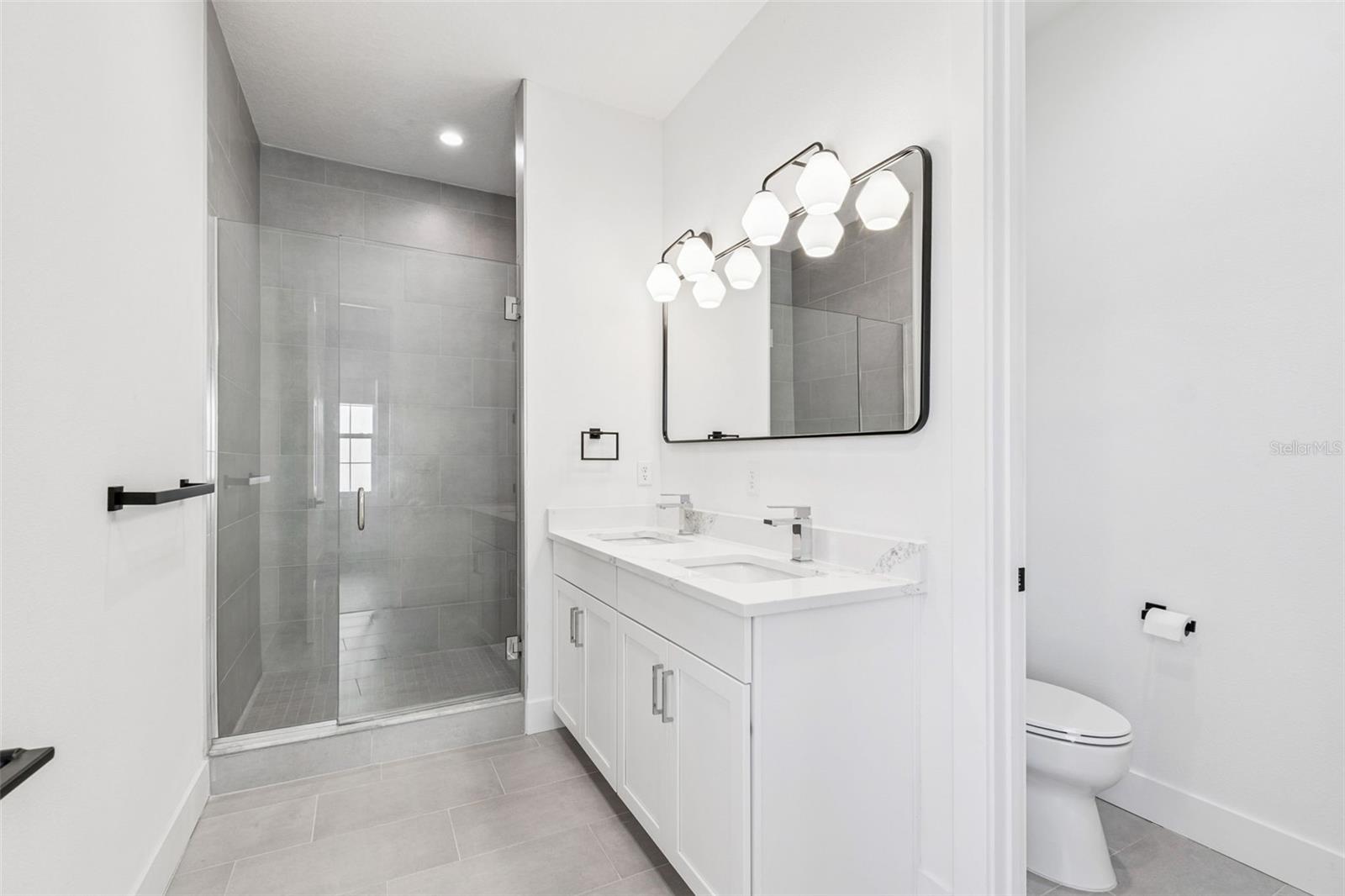 Image 57 of 60 For 2724 5th Avenue S