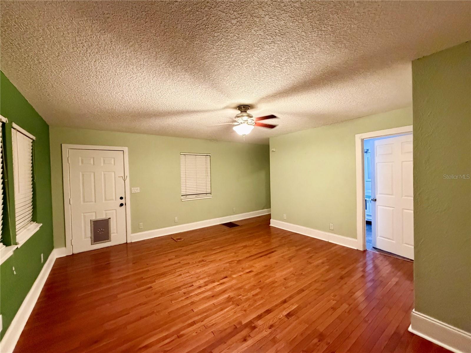 Image 10 of 21 For 2540 Dartmouth Avenue N