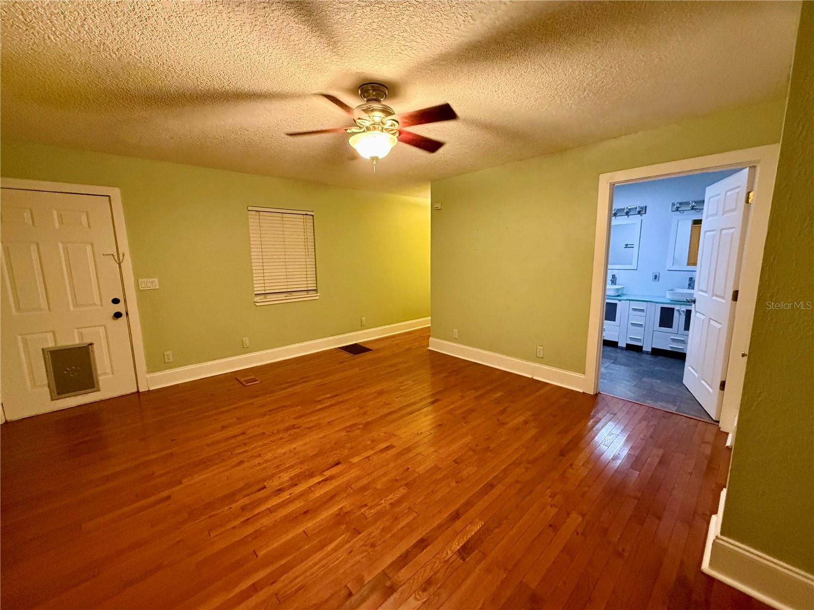 Image 11 of 21 For 2540 Dartmouth Avenue N